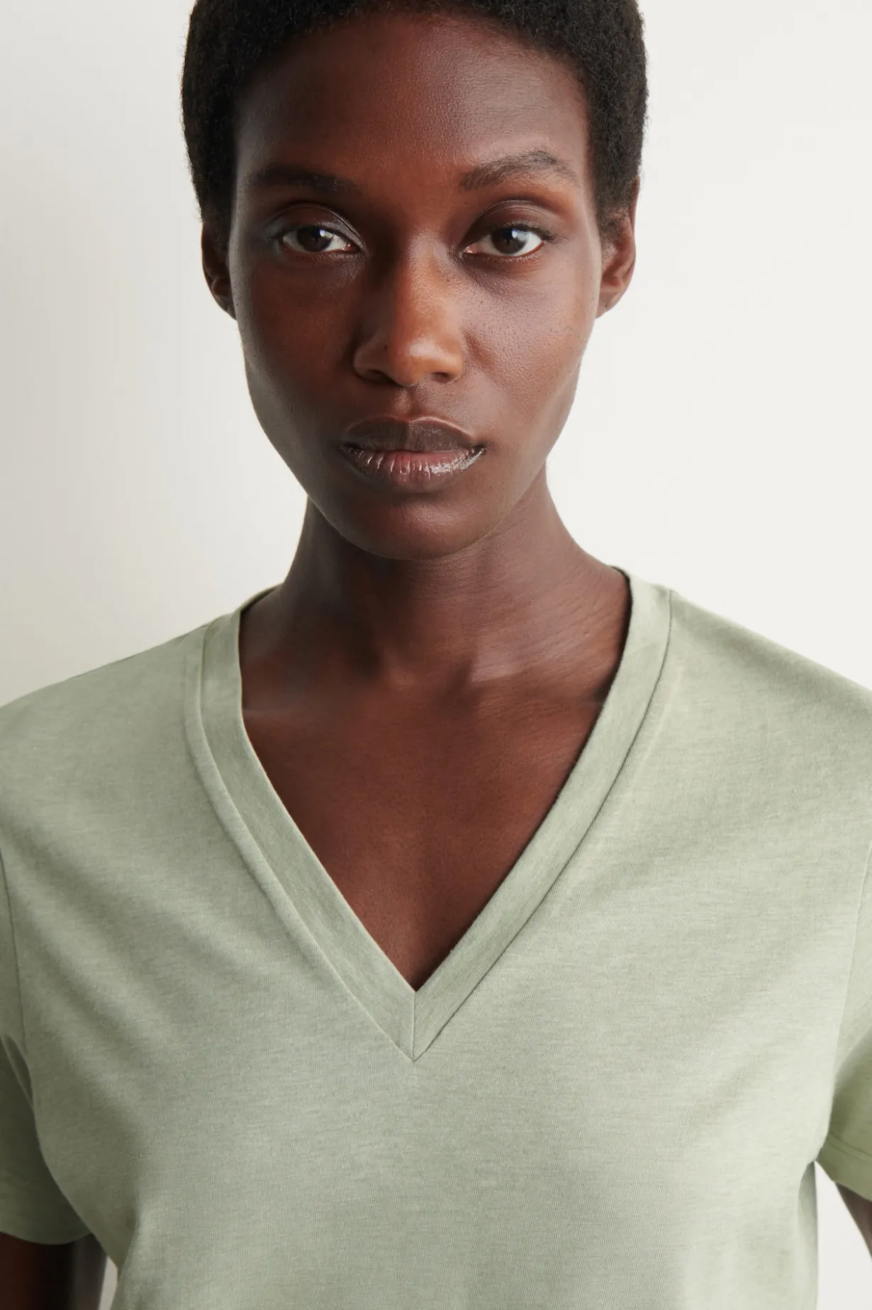 COTTON V-NECK T-SHIRT