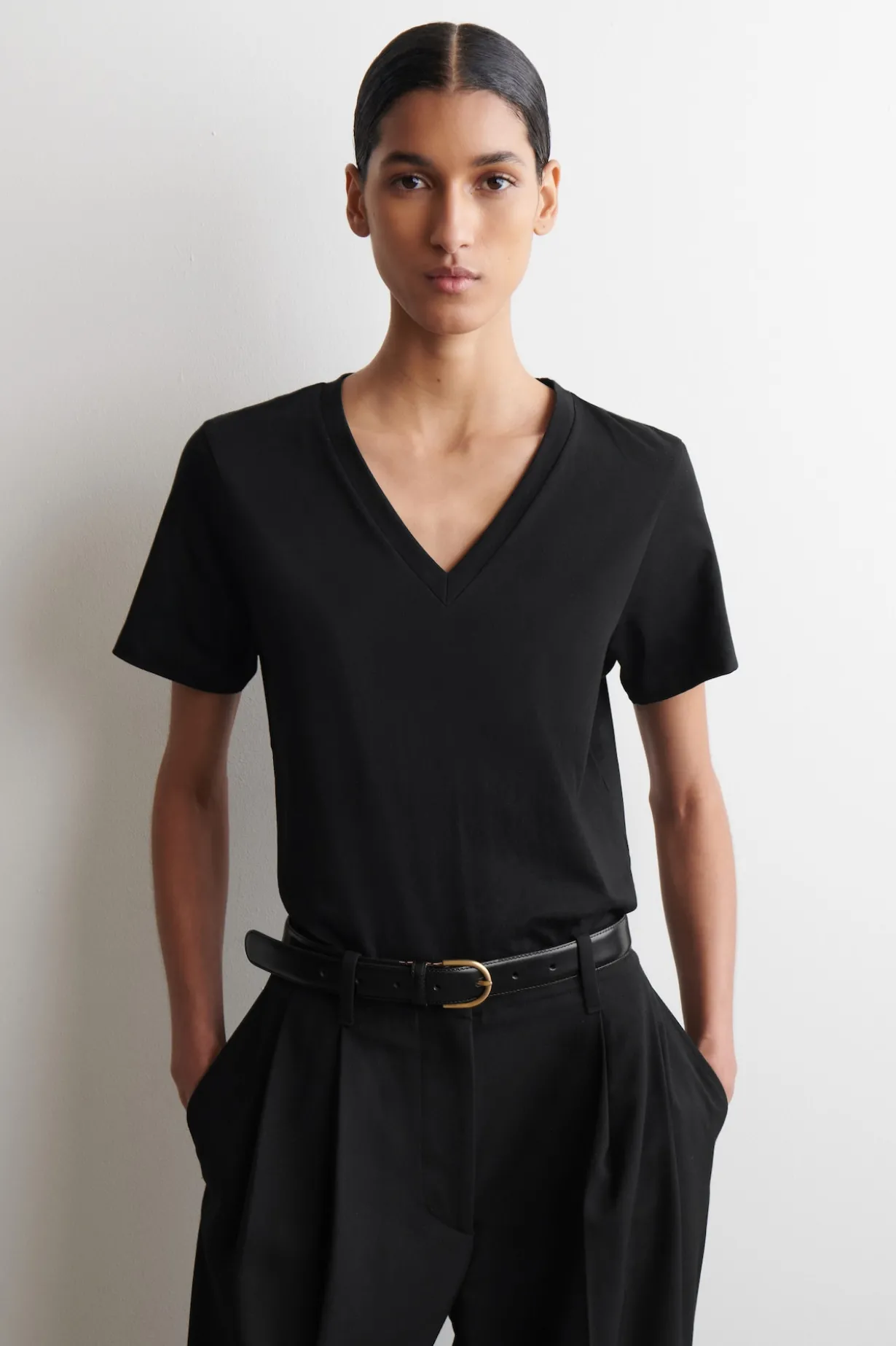 COTTON V-NECK T-SHIRT