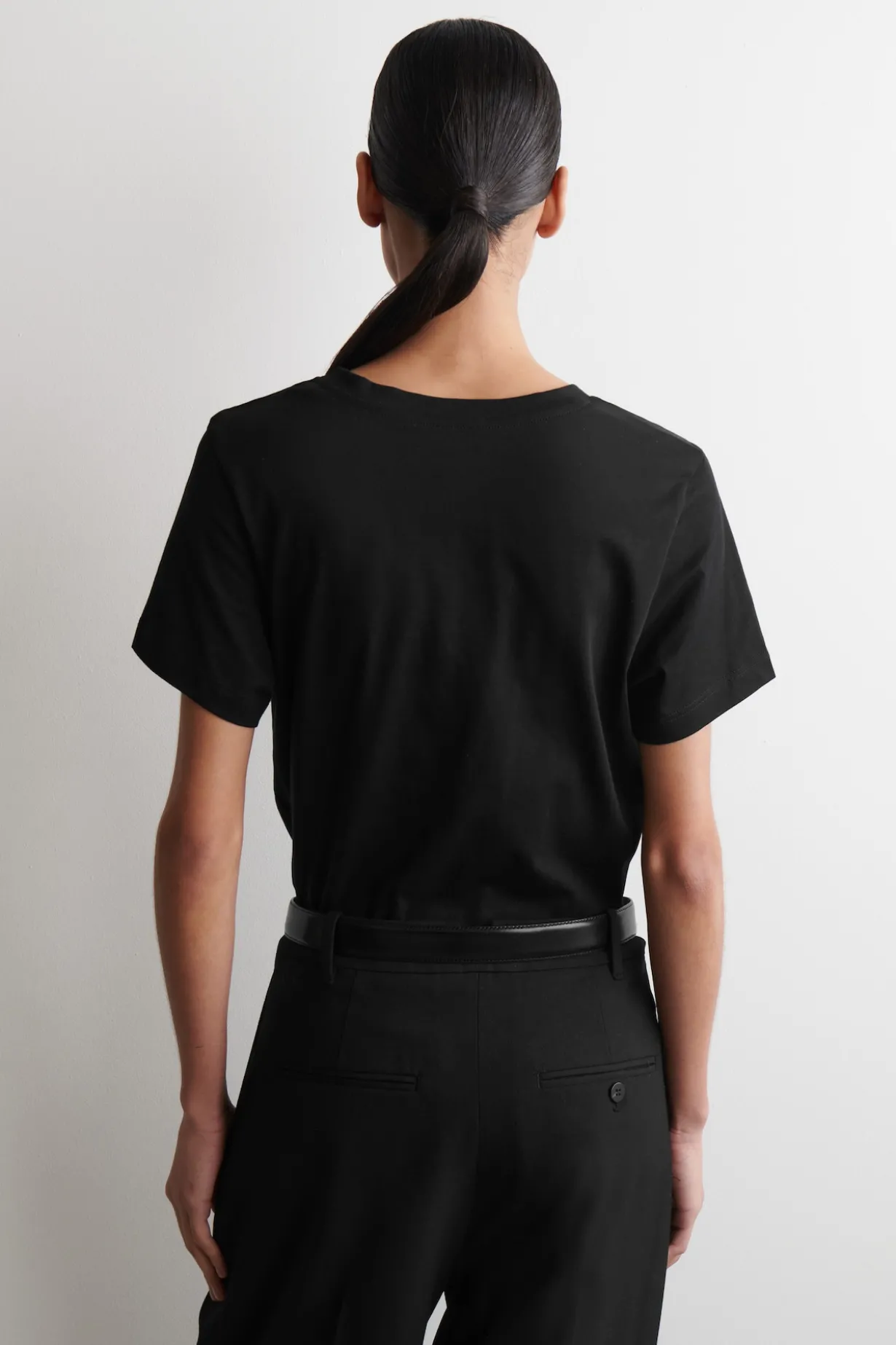 COTTON V-NECK T-SHIRT