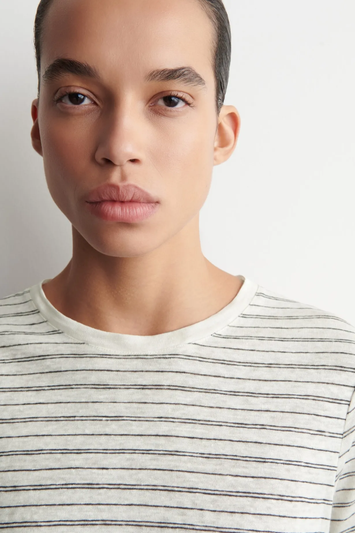 CREW-NECK LINEN T-SHIRT