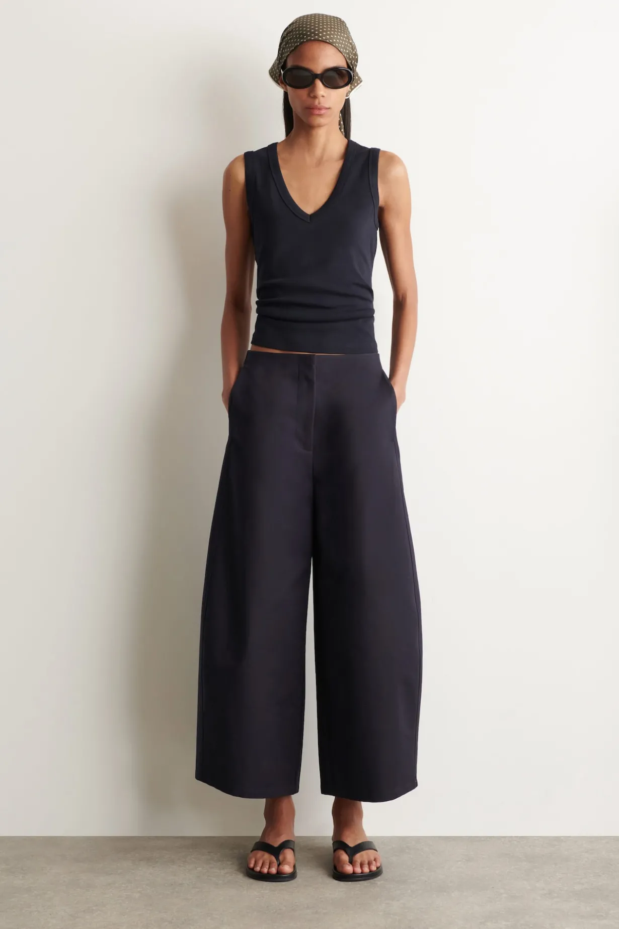 CROPPED BARREL-LEG COTTON PANTS