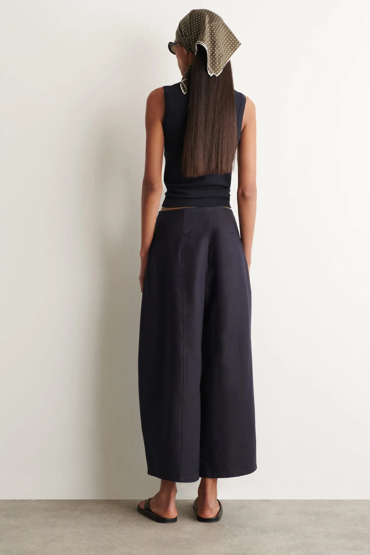 CROPPED BARREL-LEG COTTON PANTS