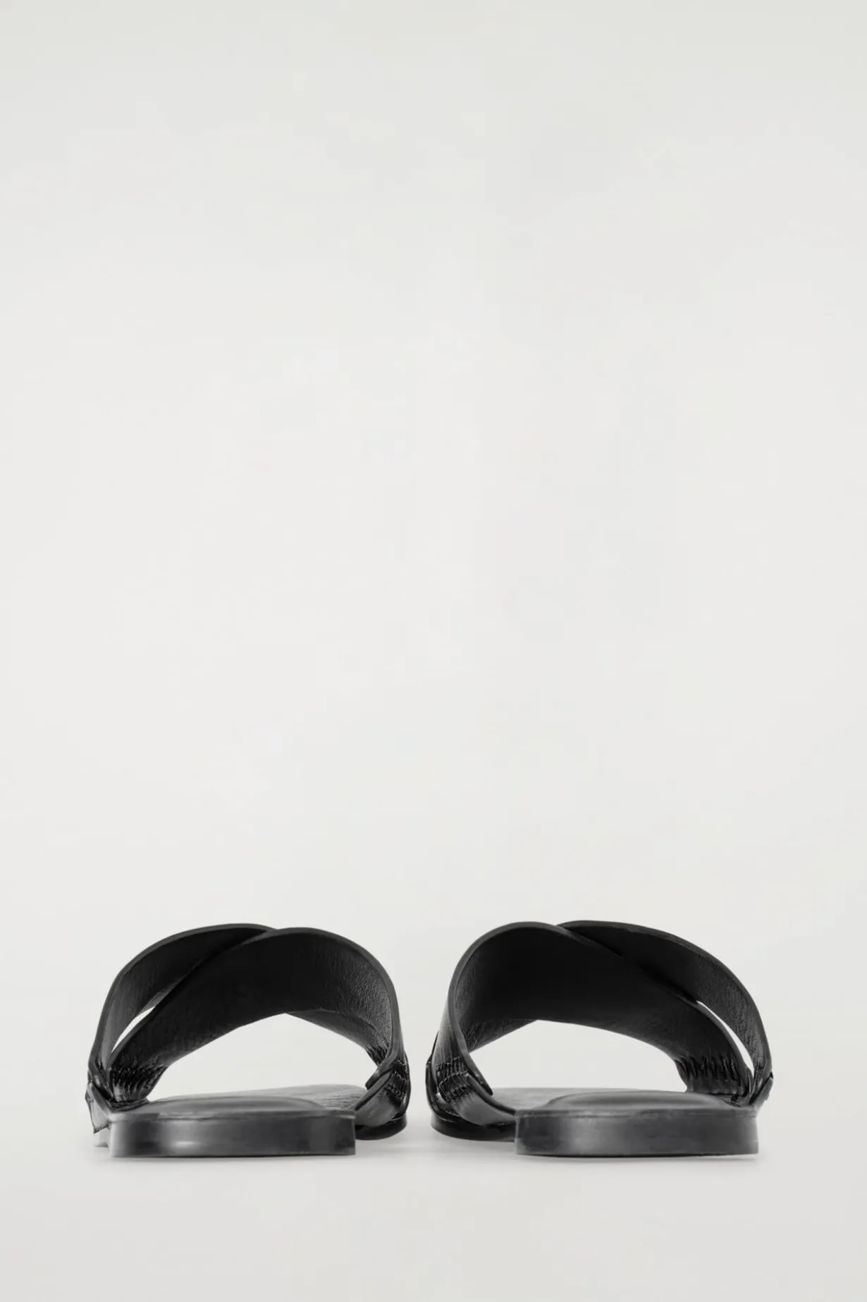 CROSSOVER LEATHER SANDALS