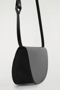 CURVED CROSSBODY BAG - LEATHER