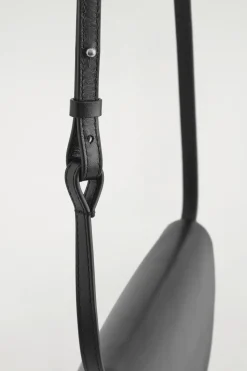 CURVED CROSSBODY BAG - LEATHER