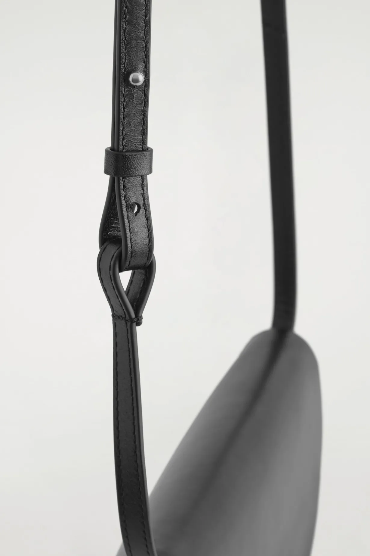 CURVED CROSSBODY BAG - LEATHER