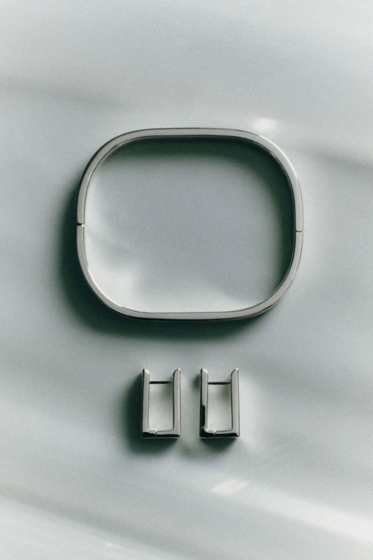 CURVED RECTANGULAR BANGLE
