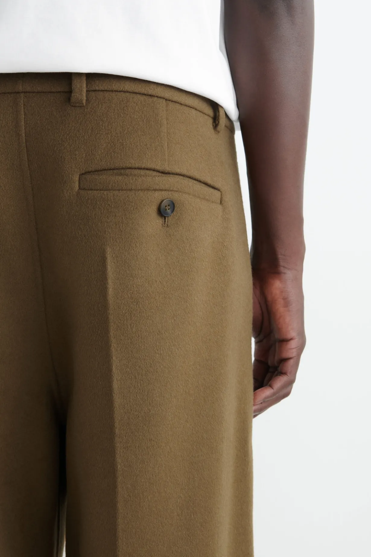 DOUBLE-FACED WOOL BARREL-LEG PANTS