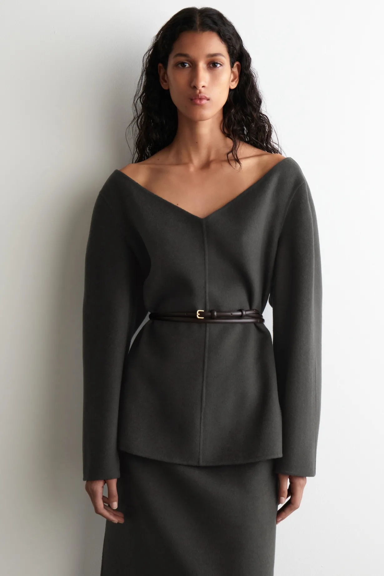 DOUBLE-FACED WOOL V-NECK TOP