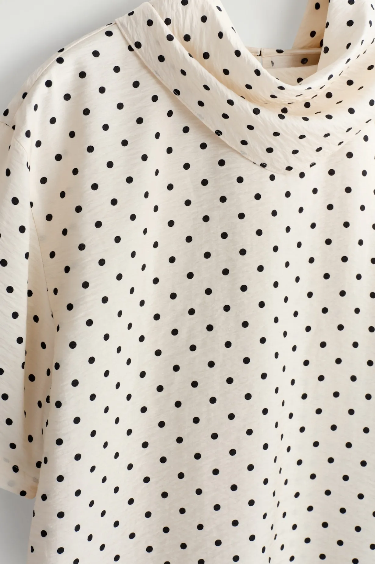 DRAPED SCARF-DETAIL TOP