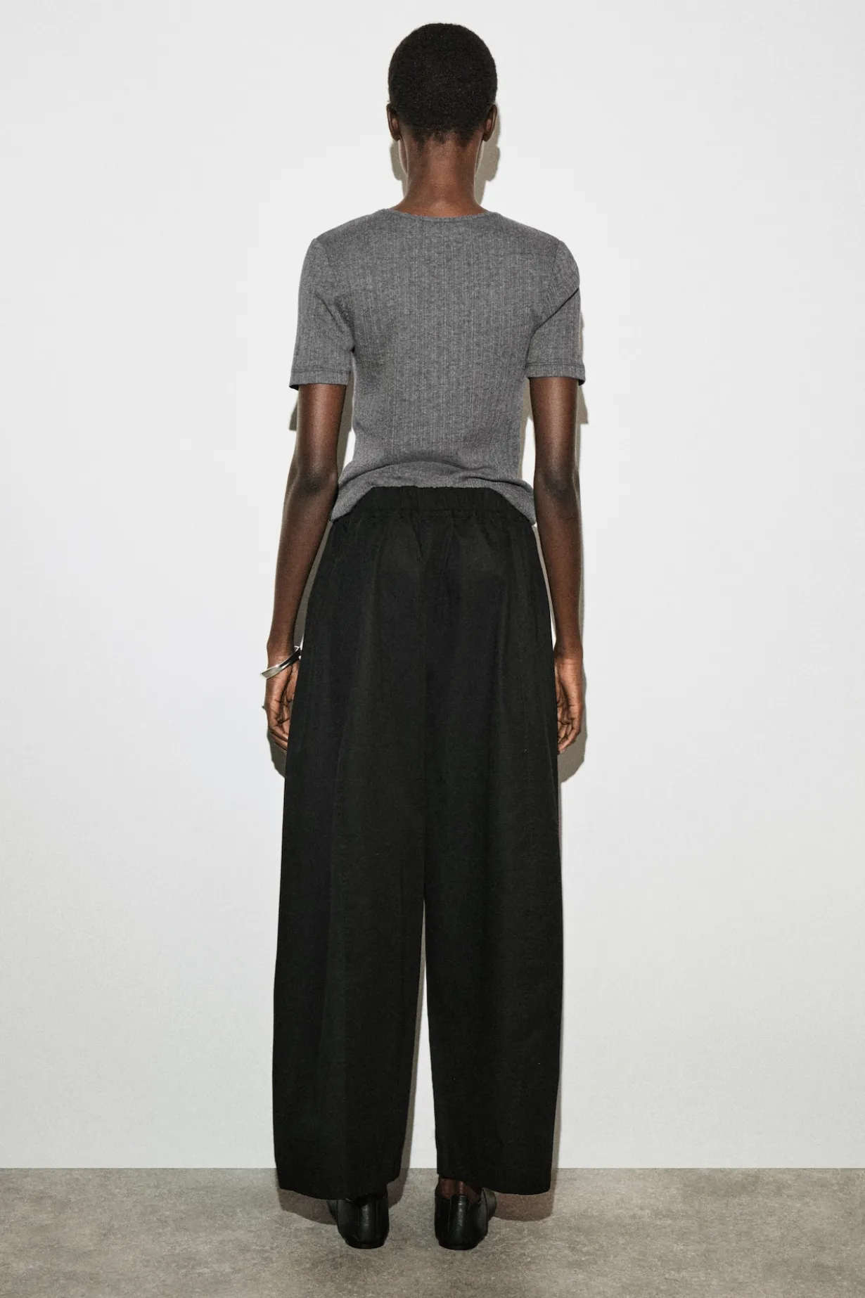 ELASTICATED BARREL-LEG PANTS