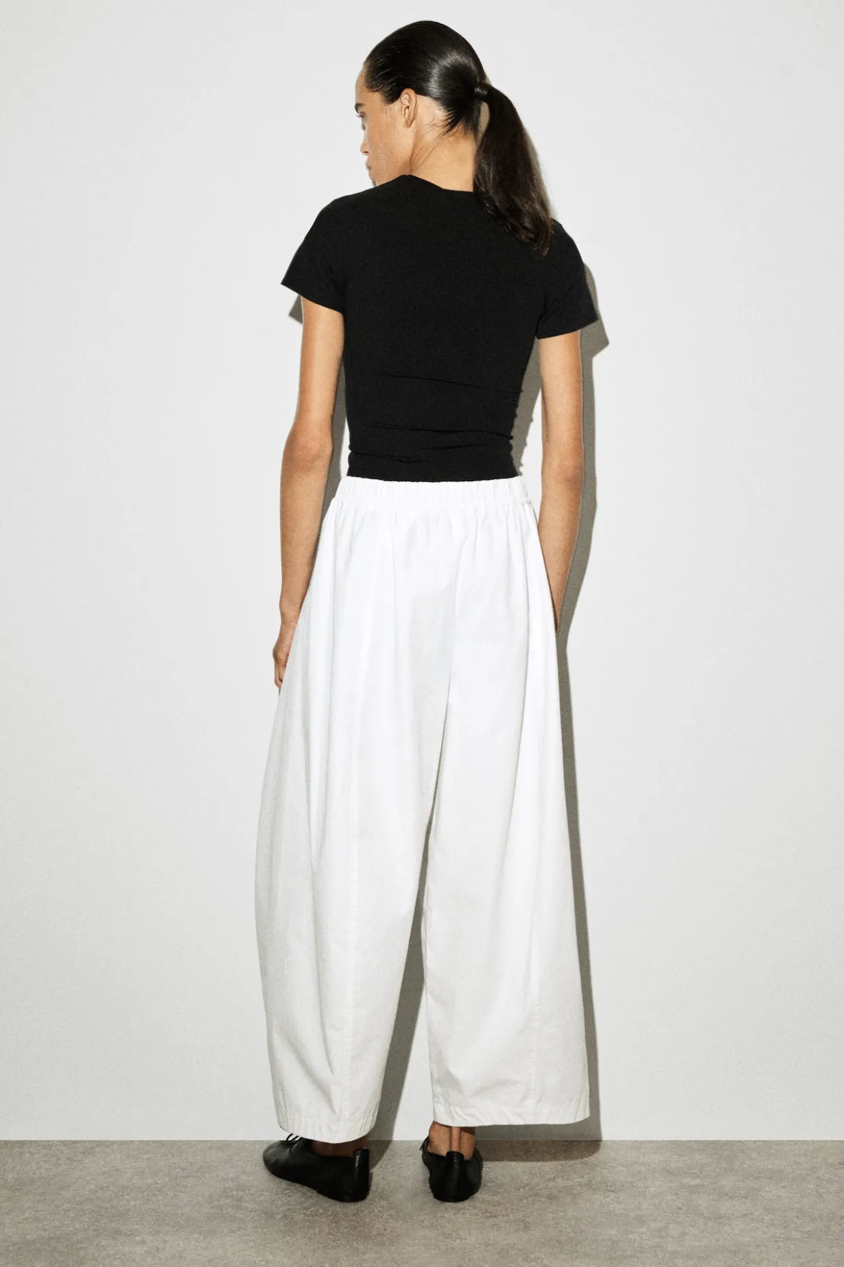 ELASTICATED BARREL-LEG PANTS