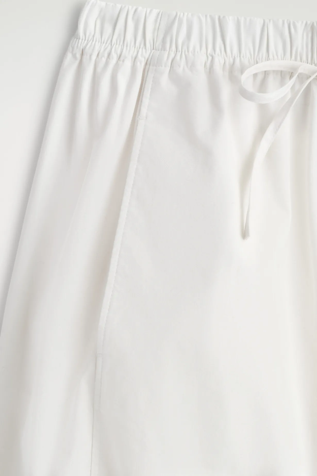ELASTICATED BARREL-LEG PANTS