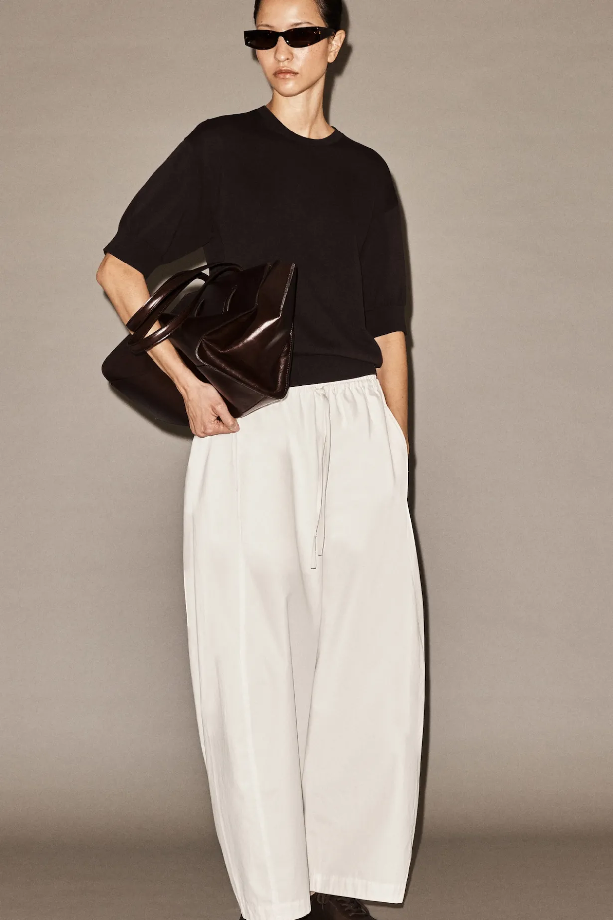 ELASTICATED BARREL-LEG PANTS