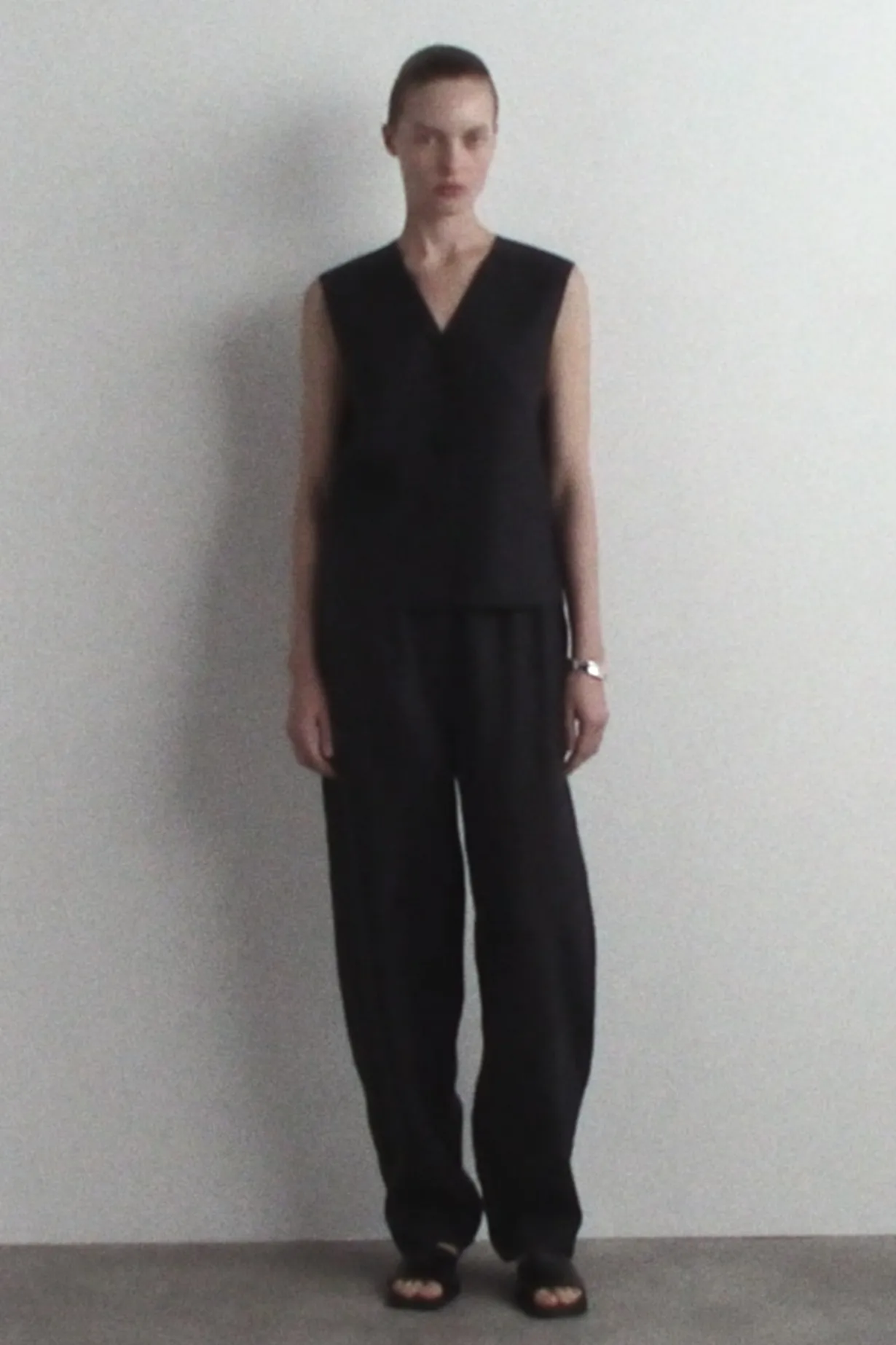 ELASTICATED LINEN BARREL-LEG PANTS