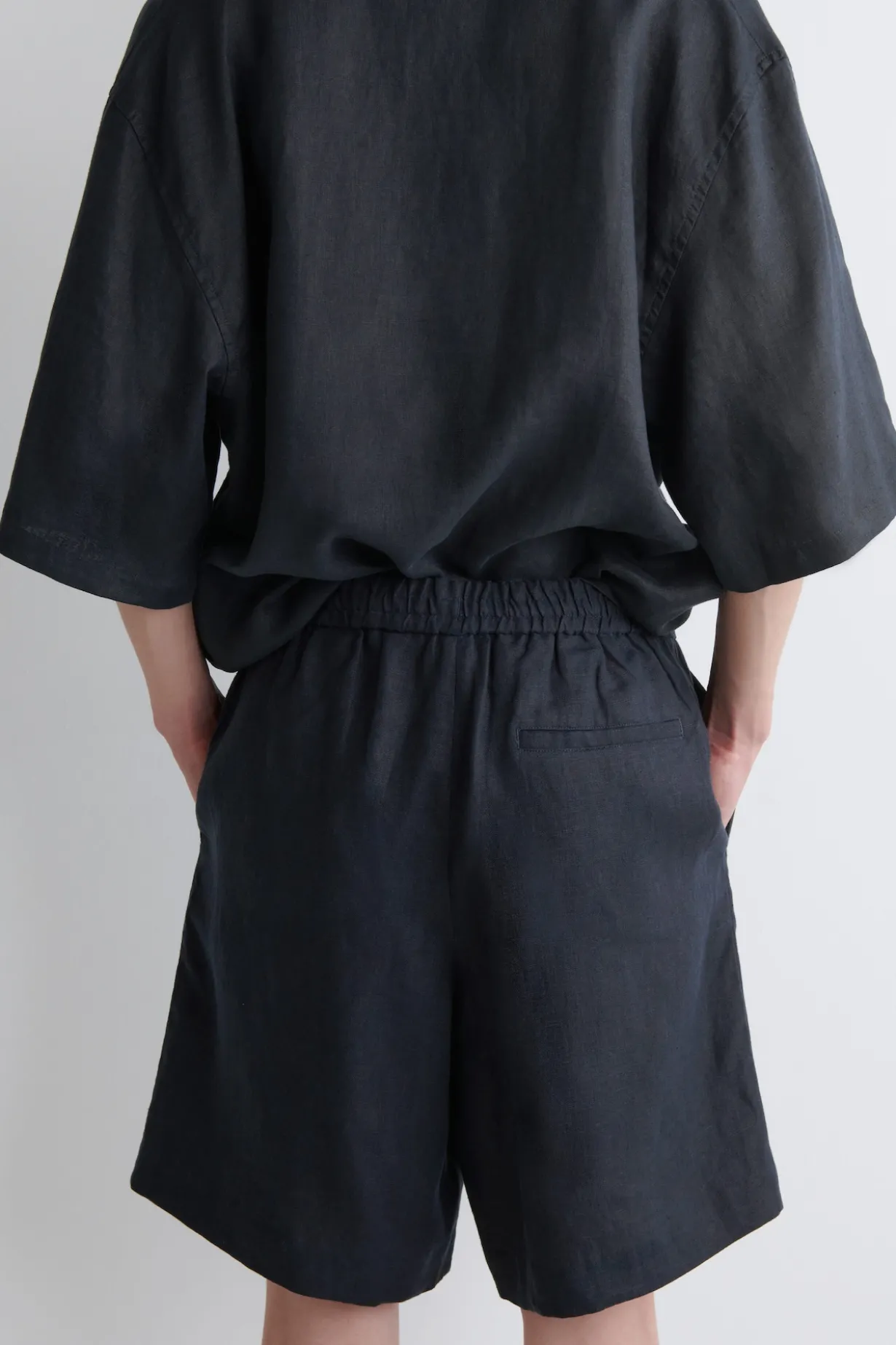 ELASTICATED LINEN SHORTS