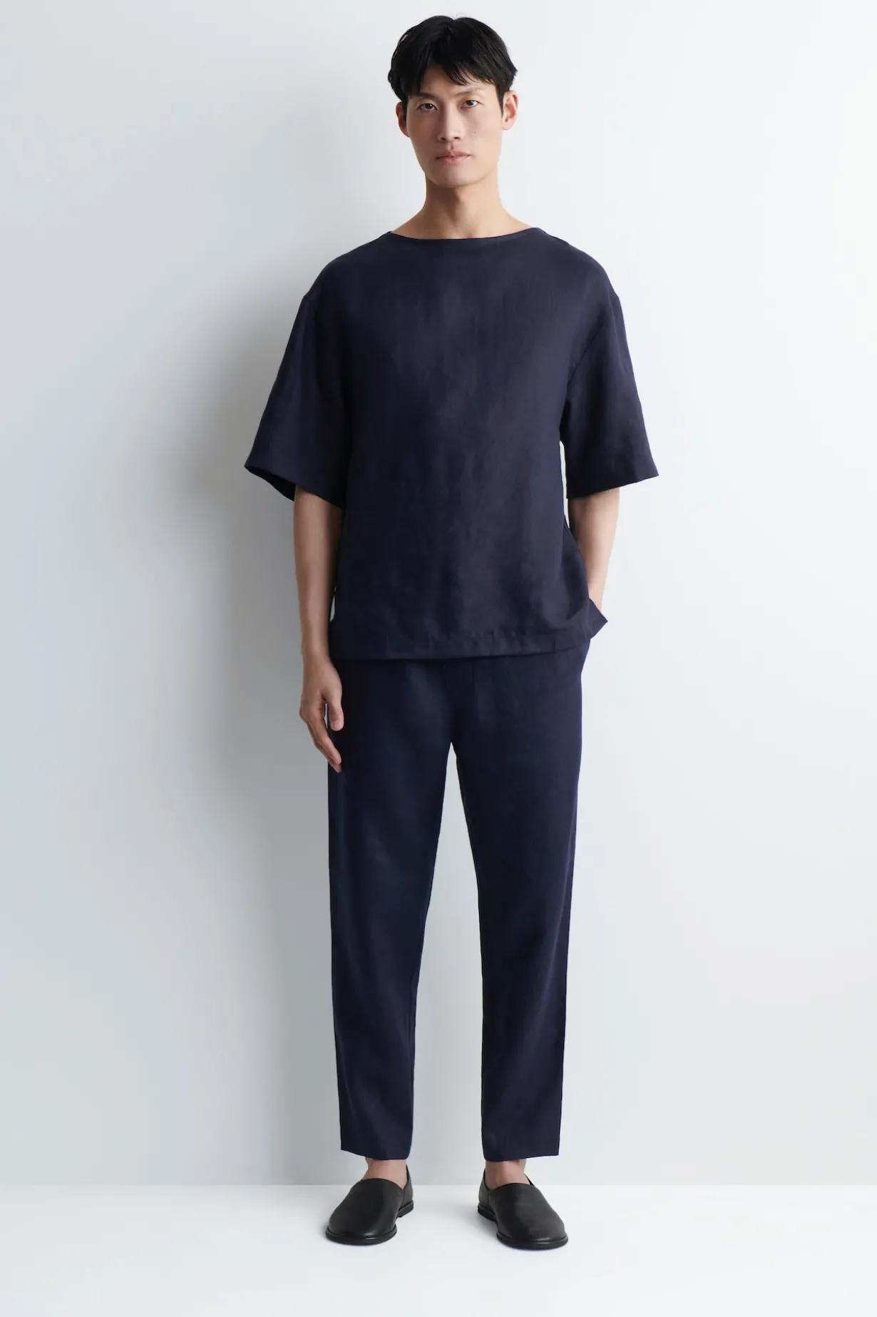 ELASTICIZED LINEN REGULAR-FIT TAPERED PANTS
