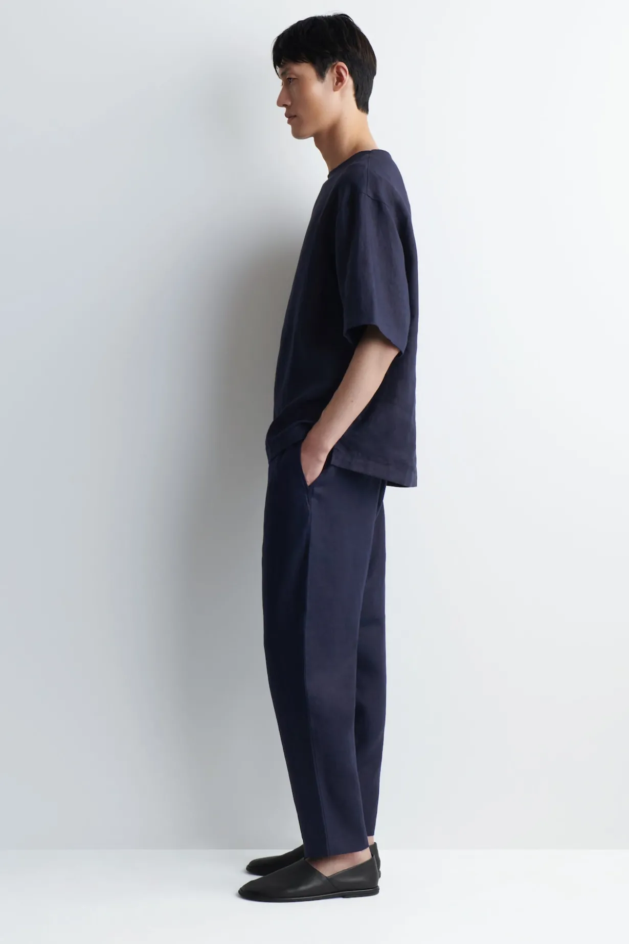 ELASTICIZED LINEN REGULAR-FIT TAPERED PANTS