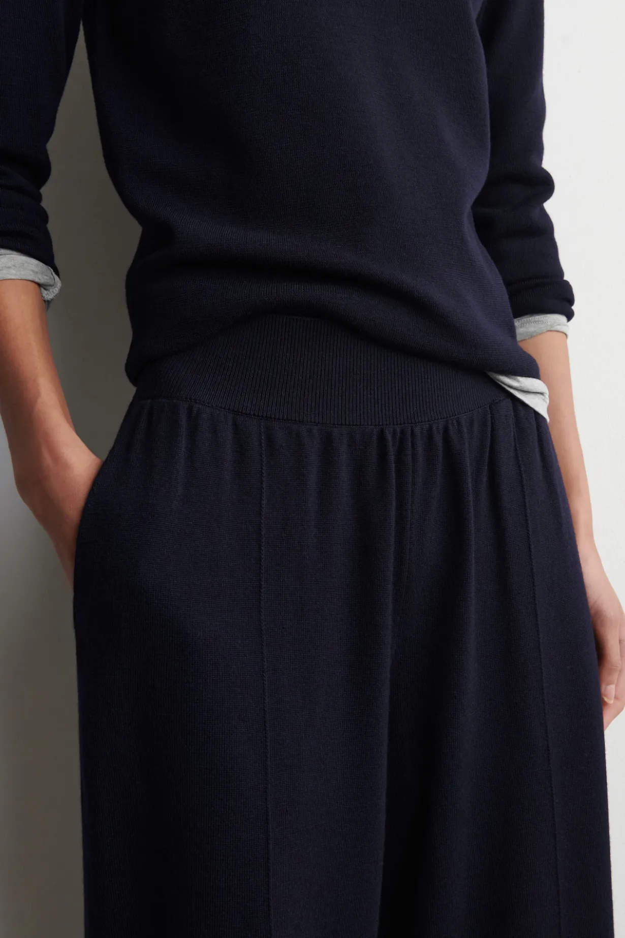 ELASTICIZED MERINO WOOL PANTS