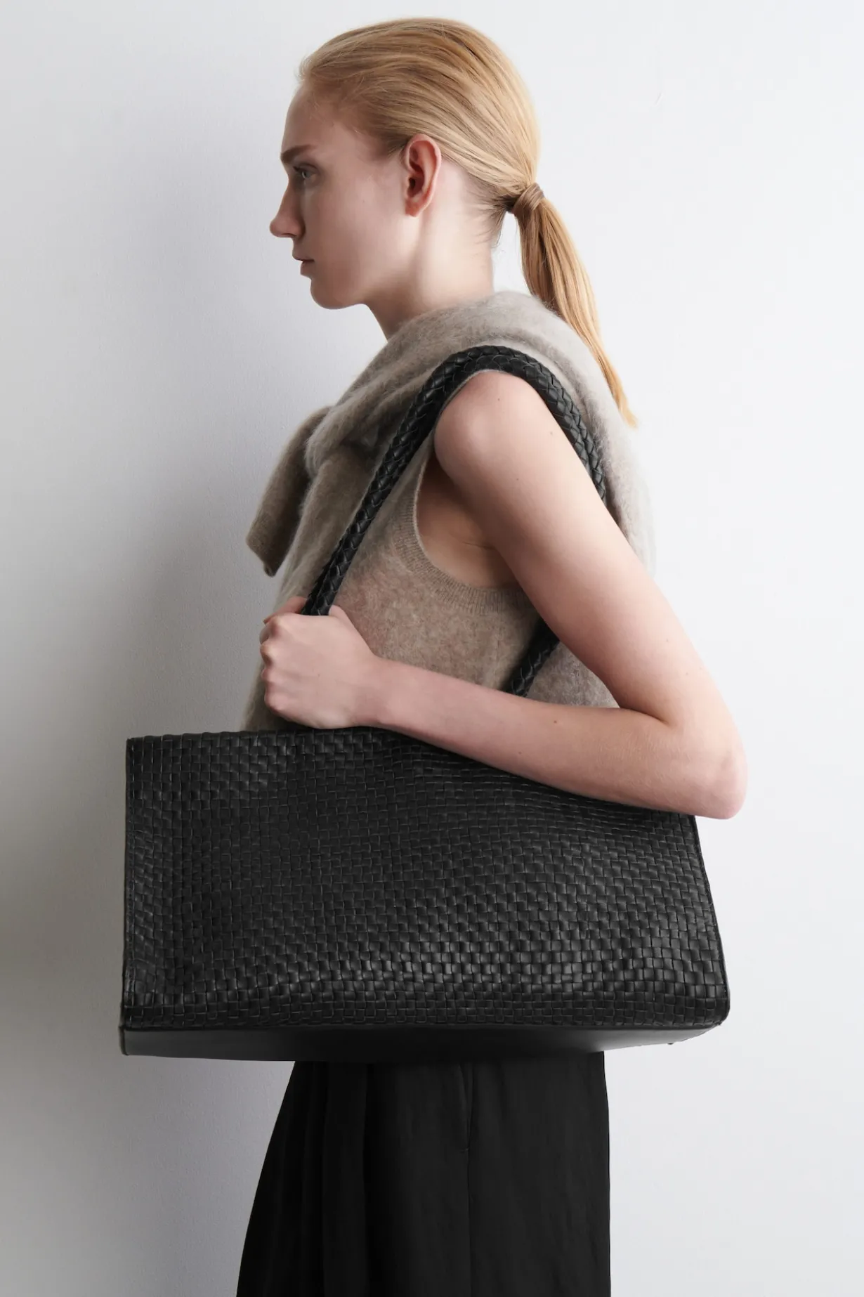 GALLERY HAND-WOVEN TOTE BAG - LEATHER