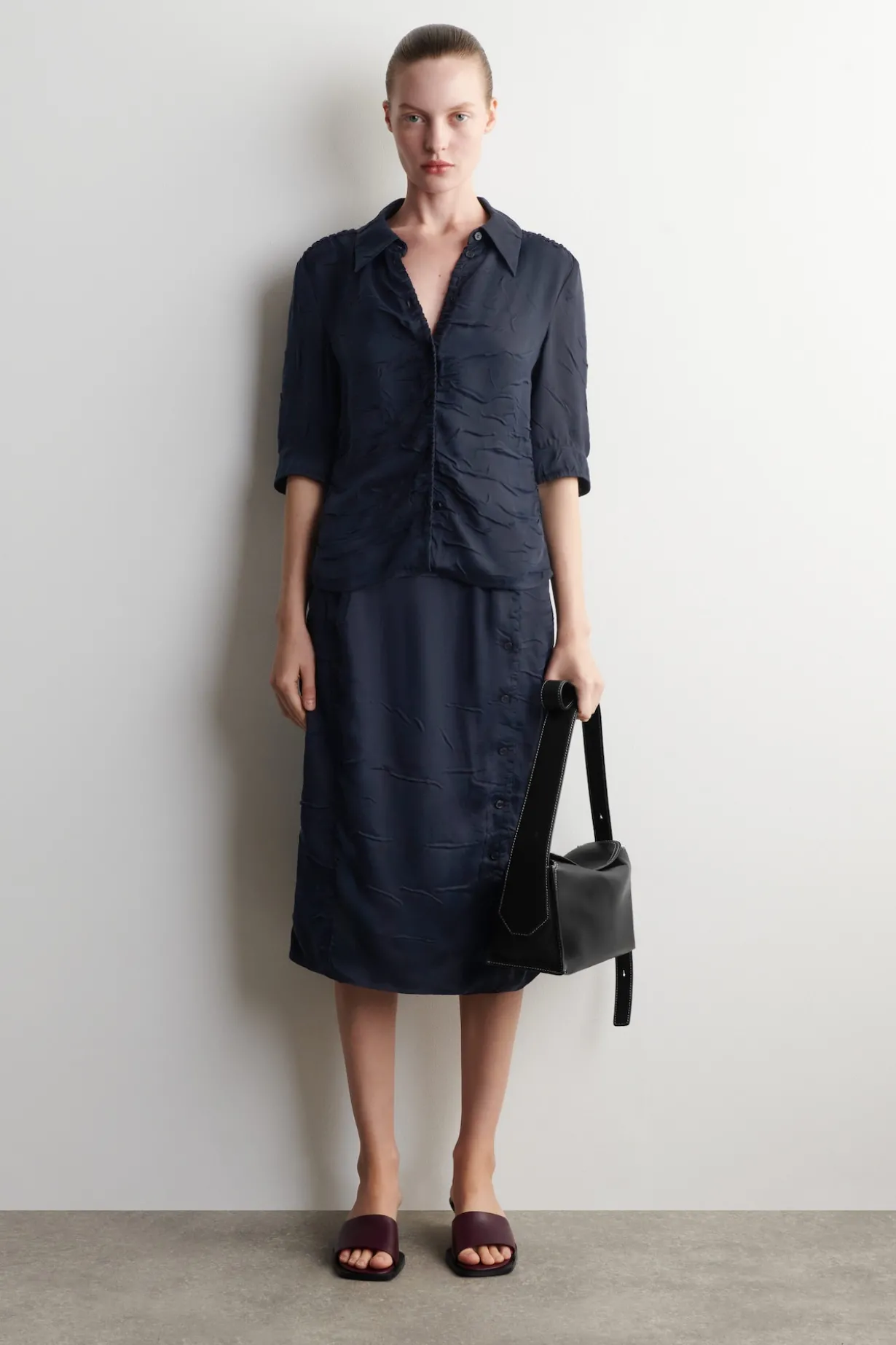 GATHERED CRINKLED MIDI SKIRT