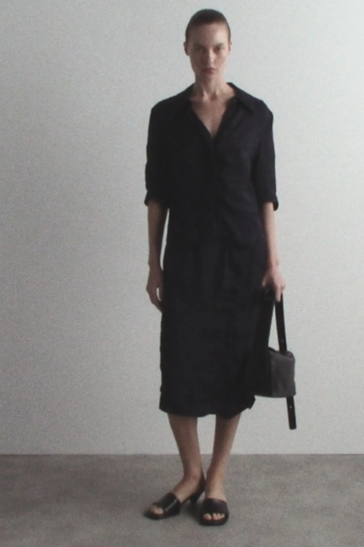 GATHERED CRINKLED MIDI SKIRT