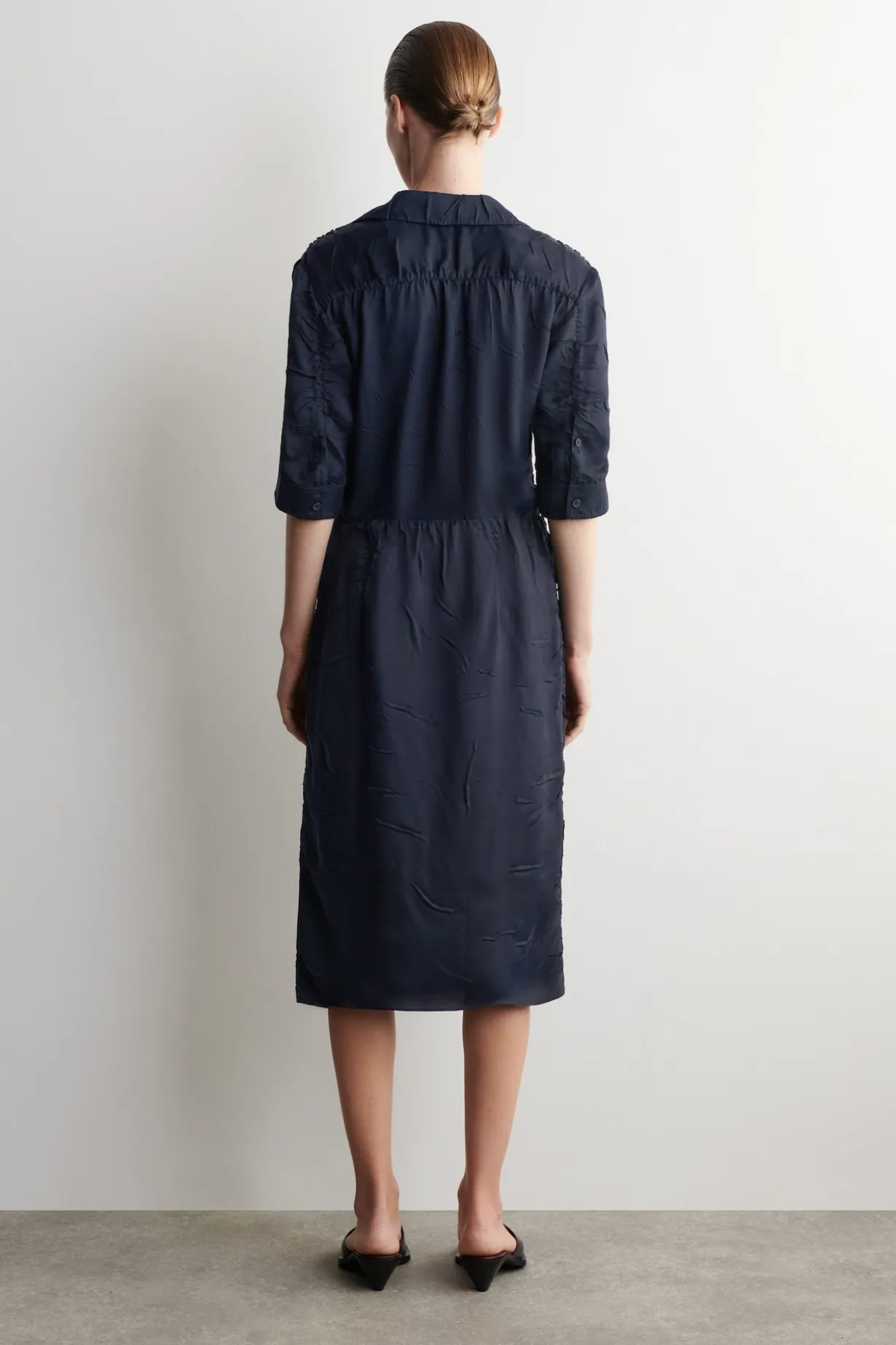 GATHERED CRINKLED MIDI SKIRT