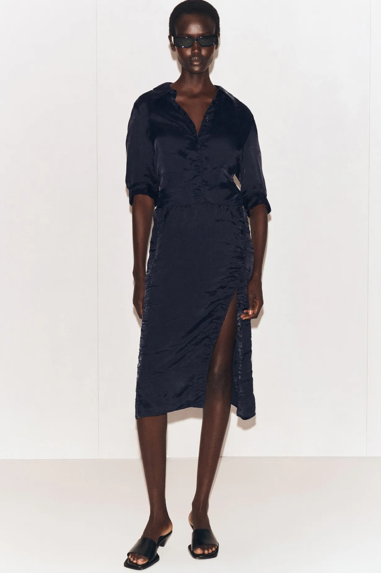 GATHERED CRINKLED MIDI SKIRT