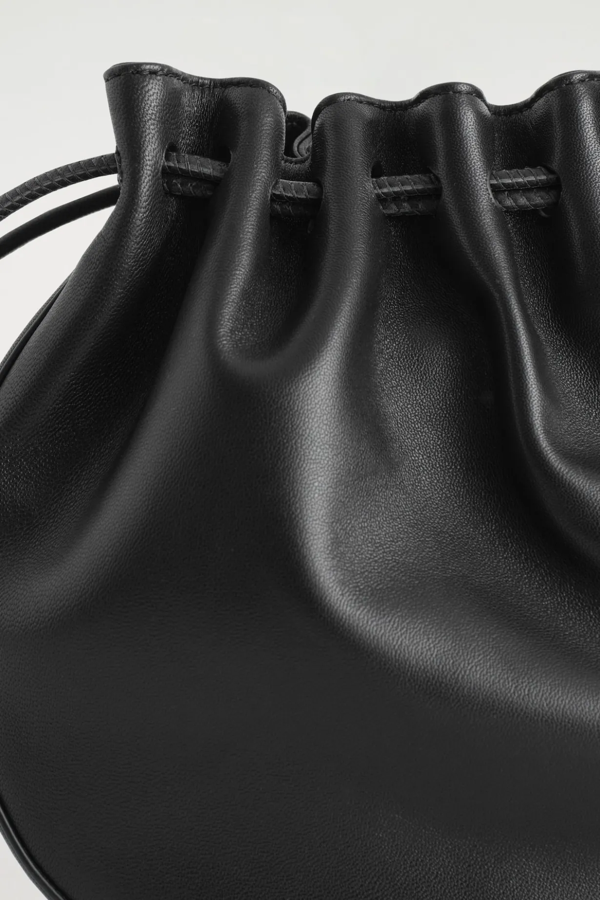 GATHERED POUCH BAG - LEATHER