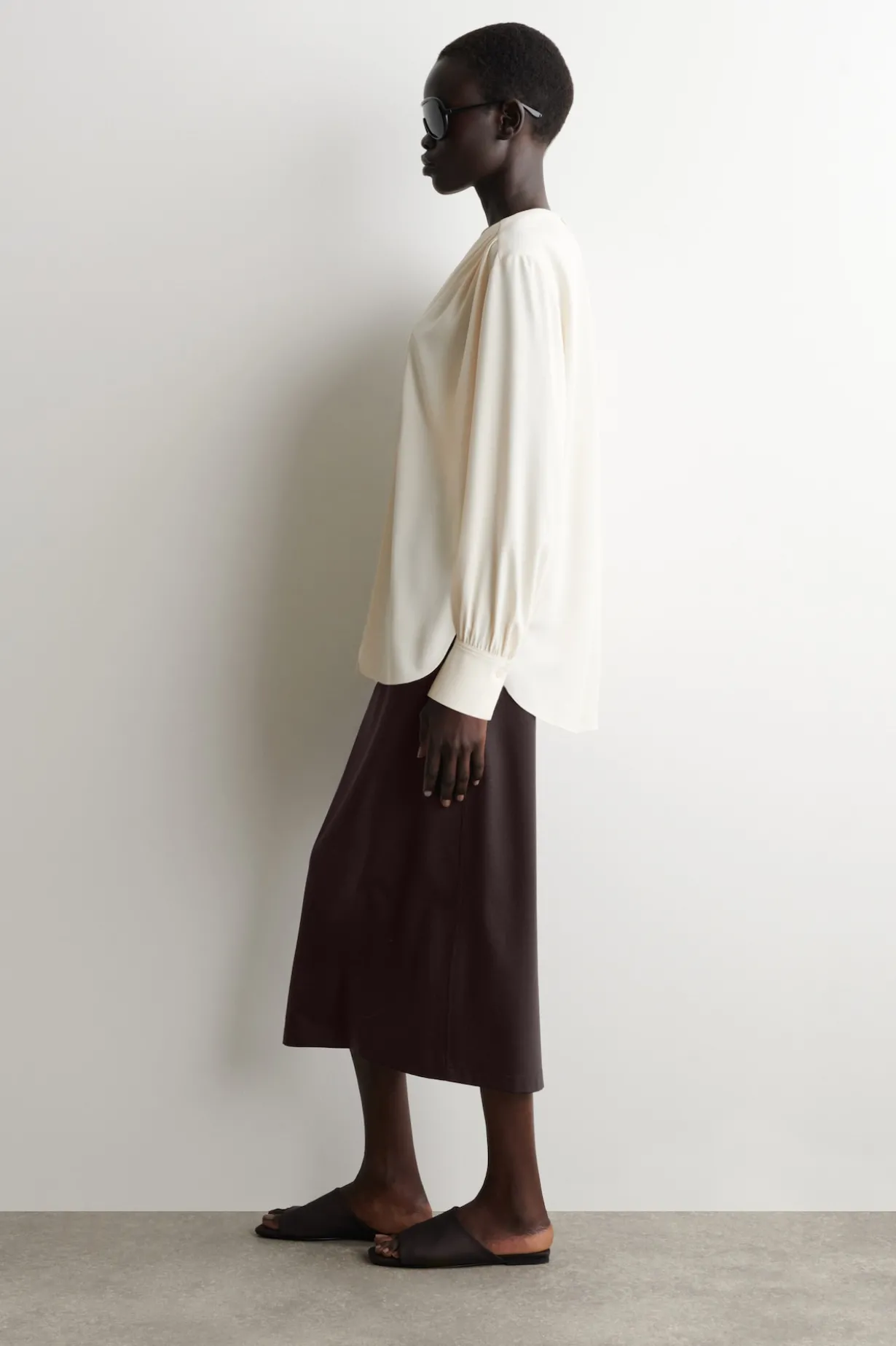 GATHERED V-NECK BLOUSE