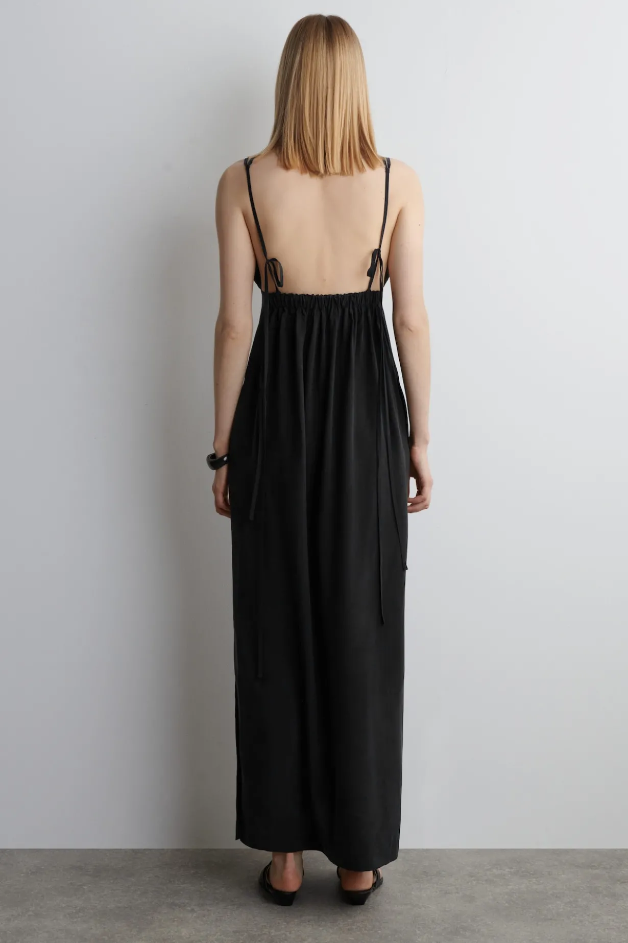 GATHERED V-NECK MAXI DRESS