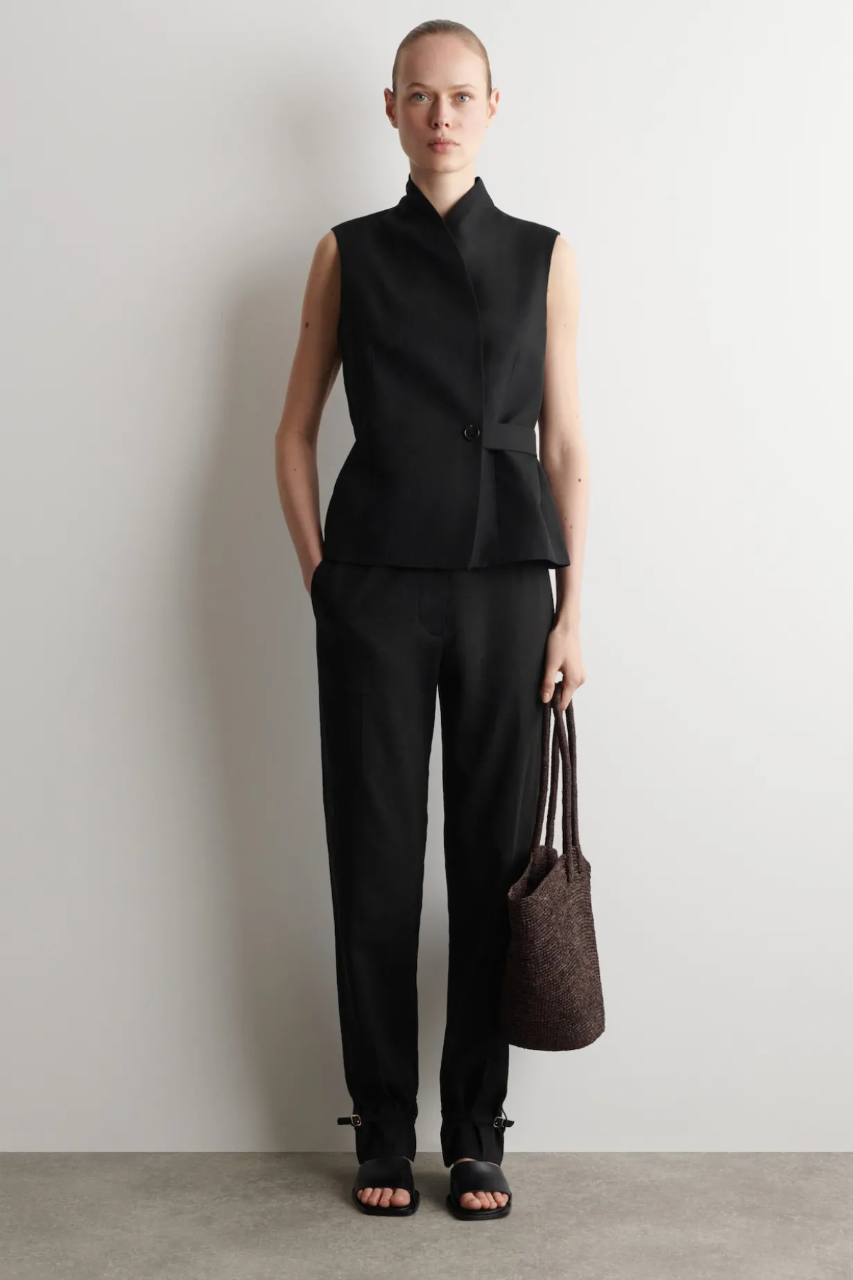 HAND-WOVEN MARKET TOTE - STRAW