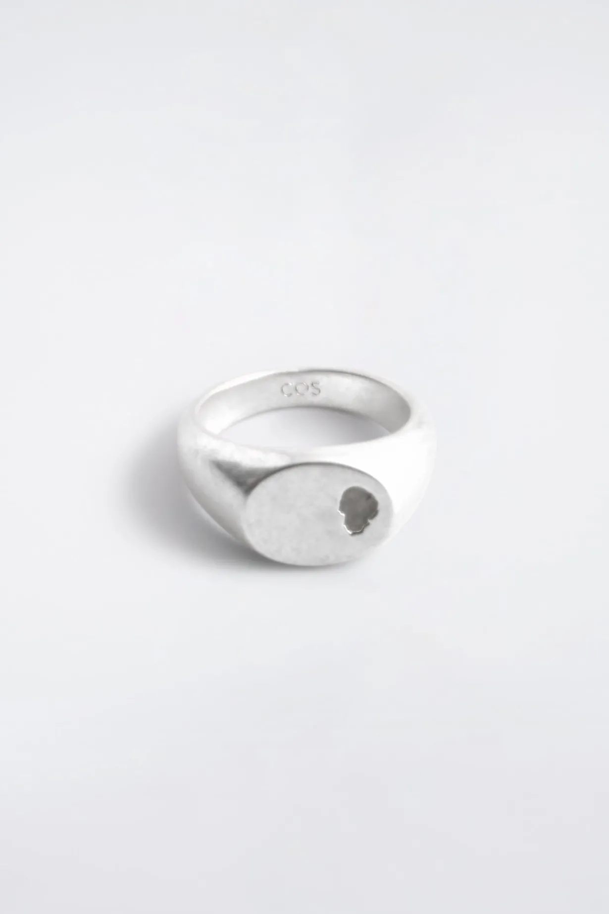 INDENTED SIGNET RING
