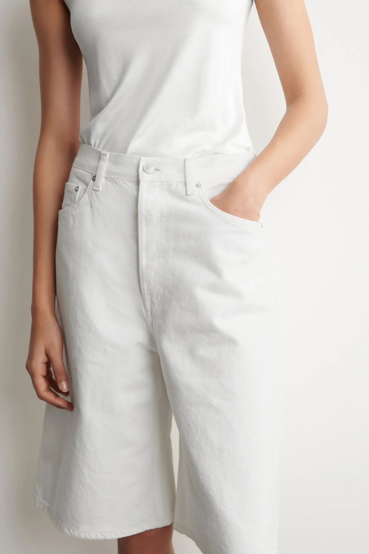 KNEE-LENGTH DENIM SHORTS