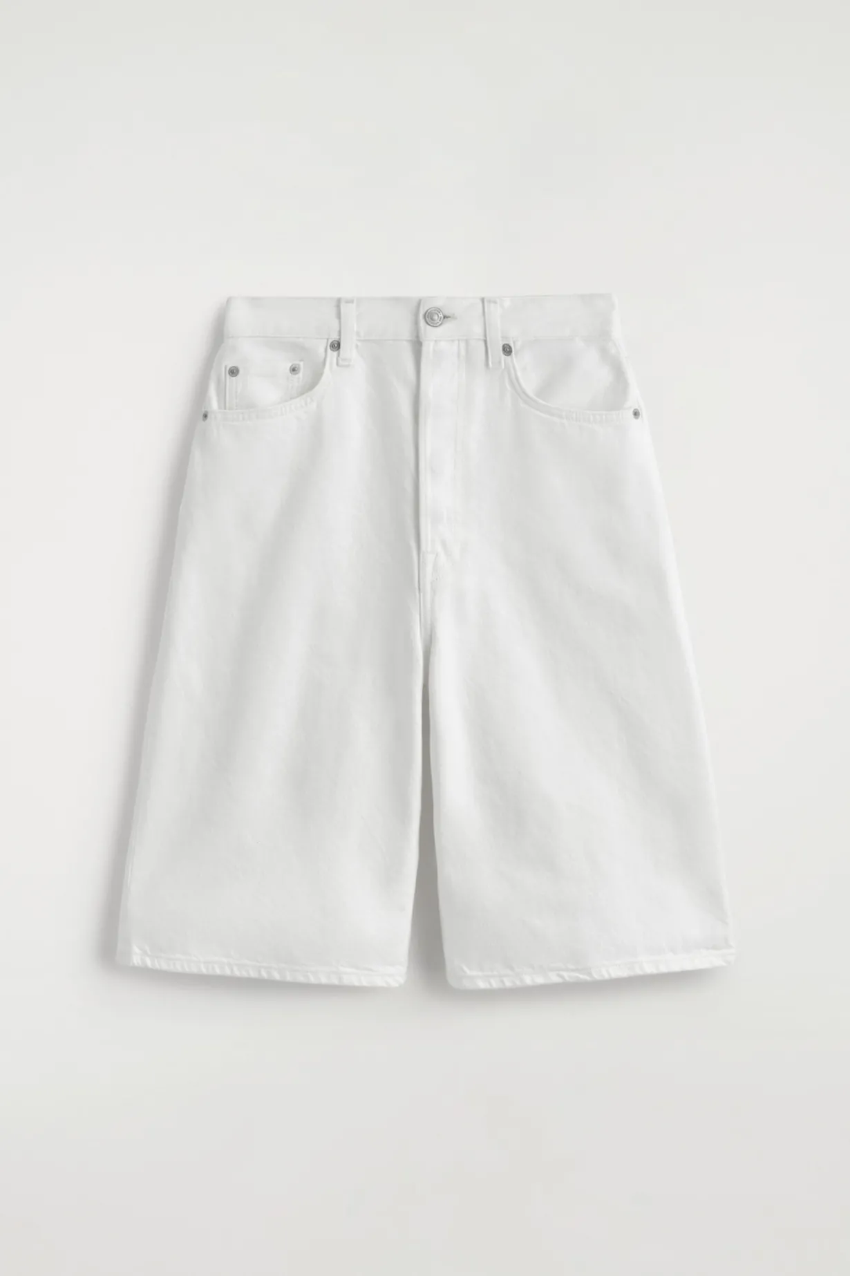 KNEE-LENGTH DENIM SHORTS