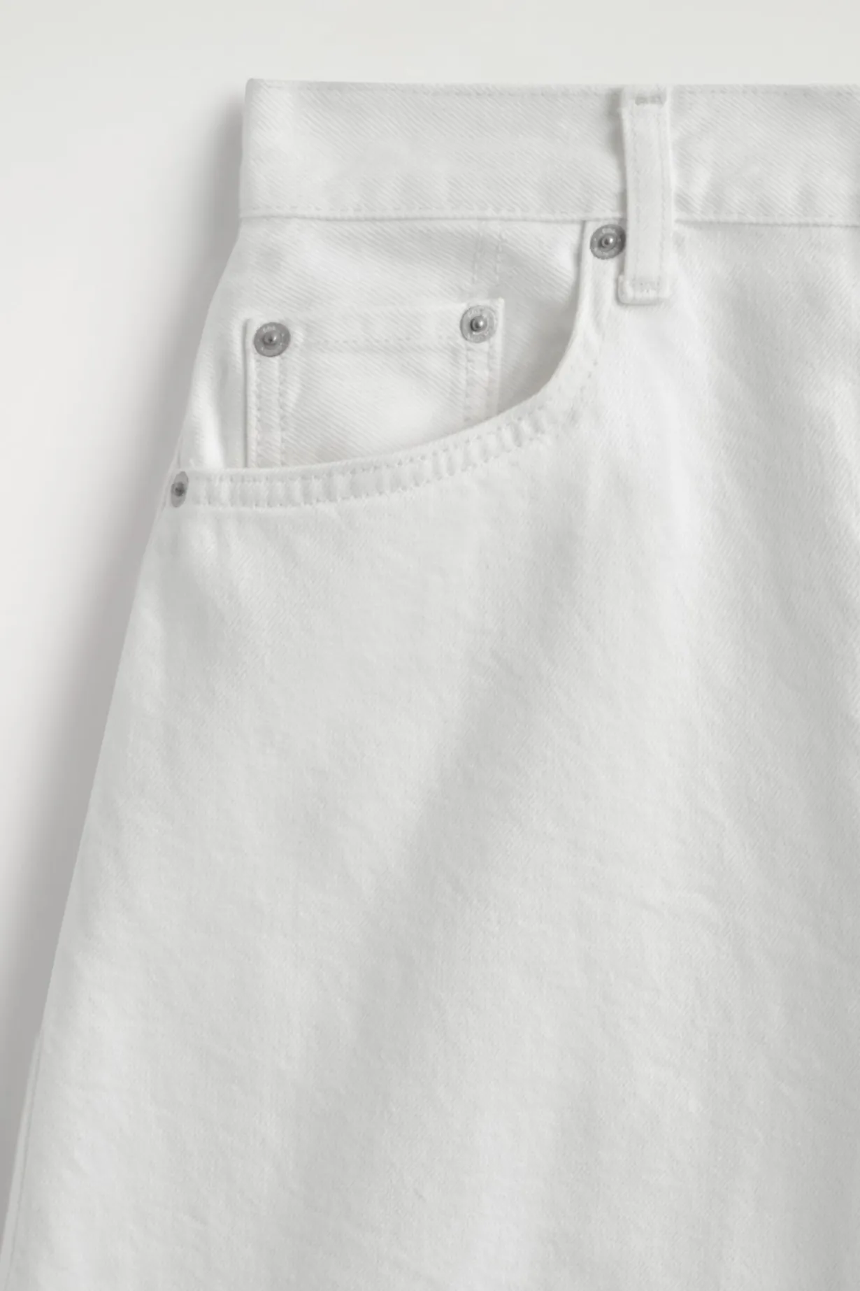 KNEE-LENGTH DENIM SHORTS
