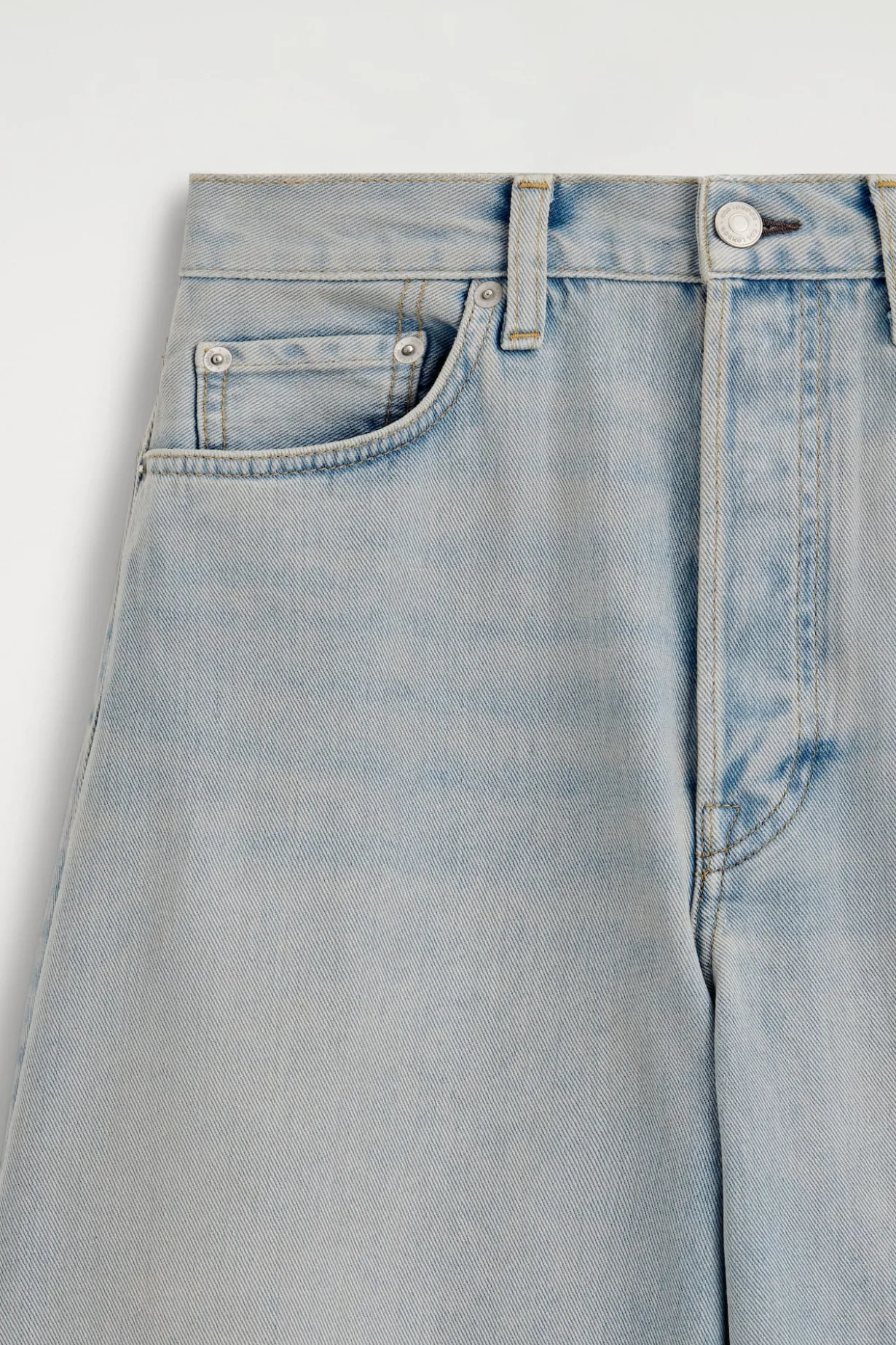 KNEE-LENGTH DENIM SHORTS