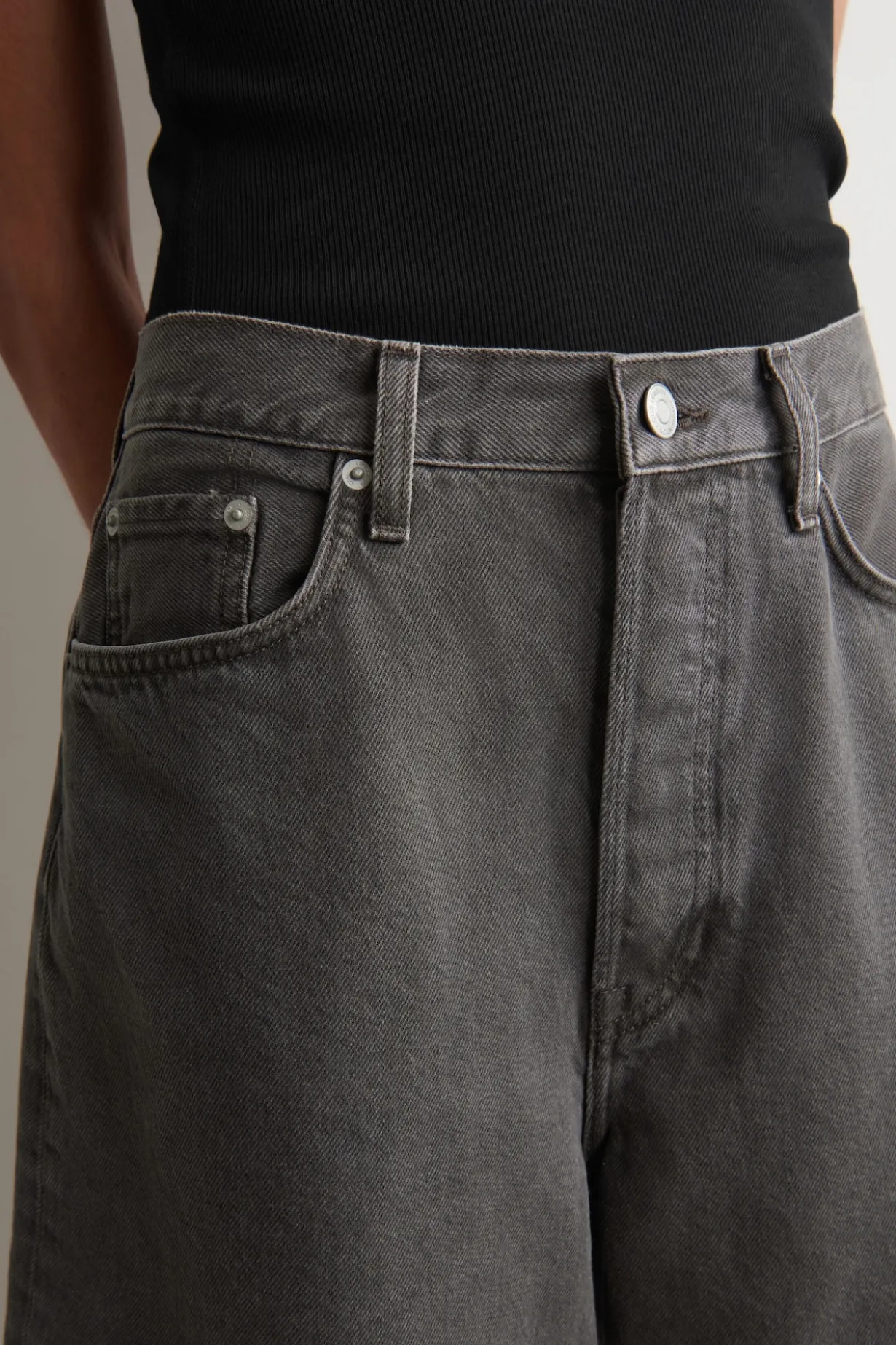 KNEE-LENGTH DENIM SHORTS
