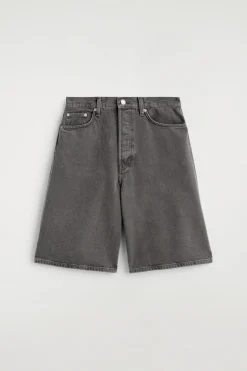 KNEE-LENGTH DENIM SHORTS