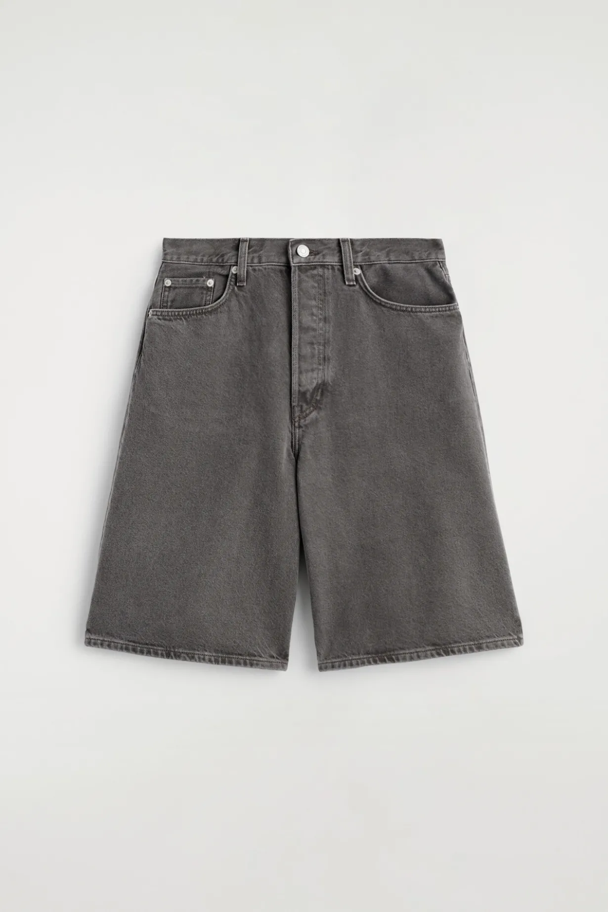 KNEE-LENGTH DENIM SHORTS