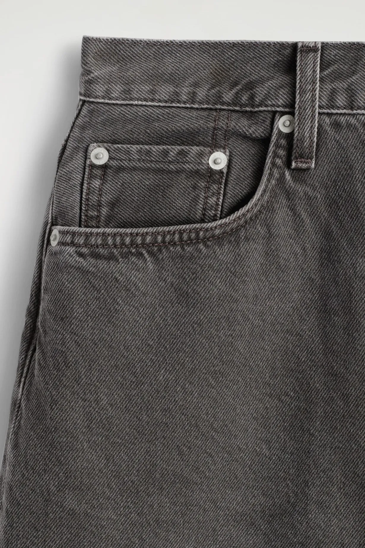 KNEE-LENGTH DENIM SHORTS