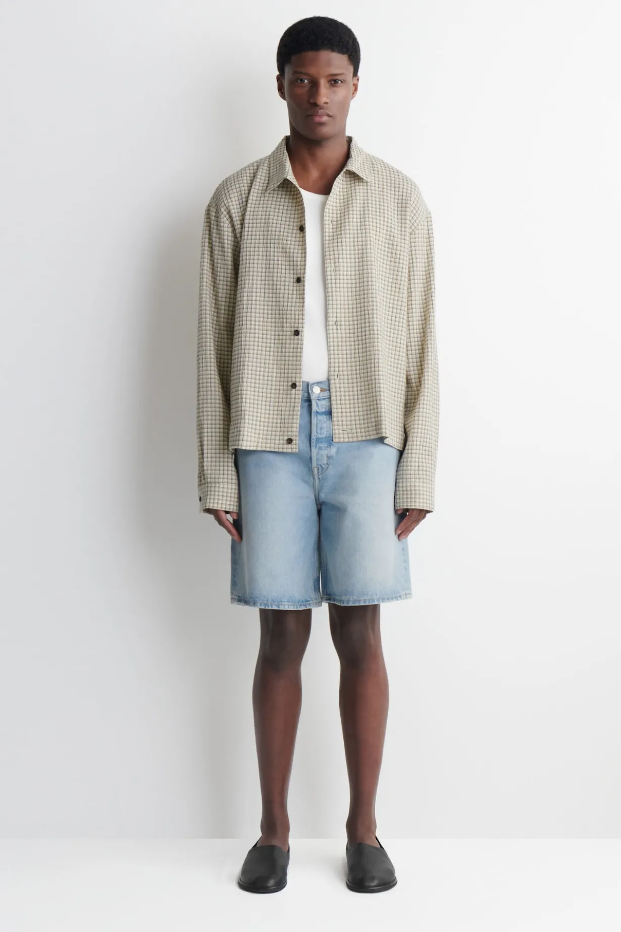 KNEE-LENGTH DENIM SHORTS