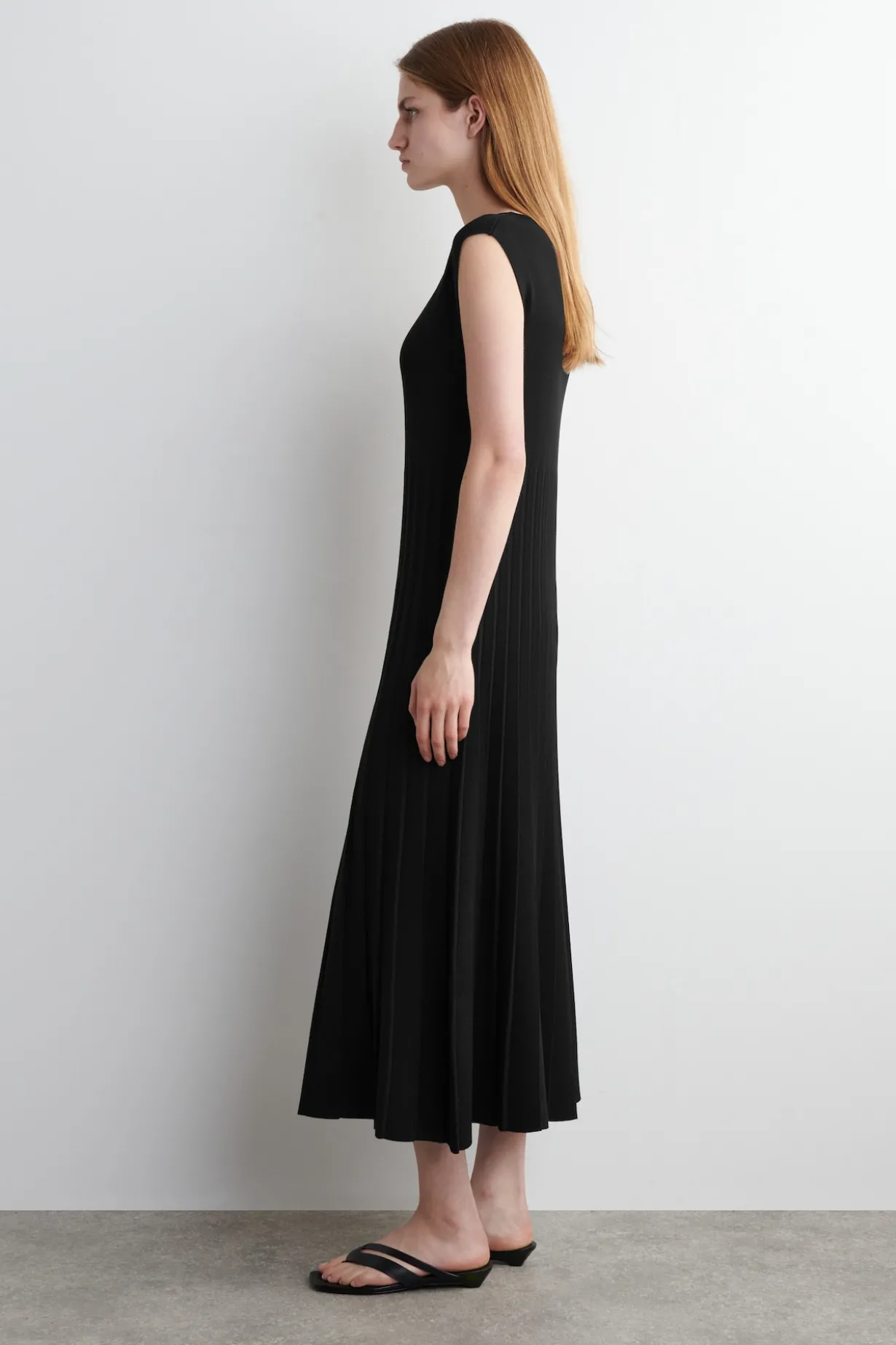 KNITTED PLEATED MAXI DRESS