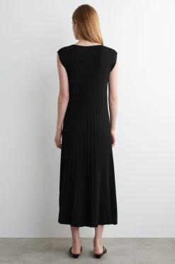 KNITTED PLEATED MAXI DRESS