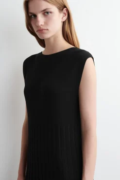 KNITTED PLEATED MAXI DRESS
