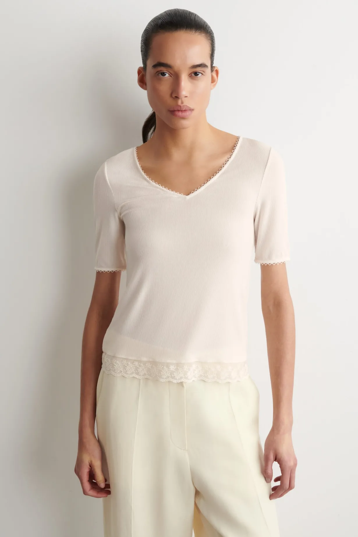LACE-TRIMMED RIBBED V-NECK T-SHIRT
