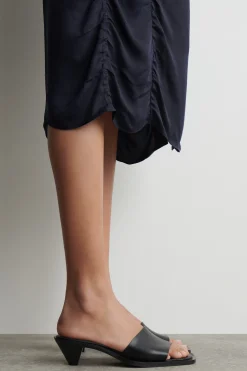 LEATHER KITTEN-HEEL MULES