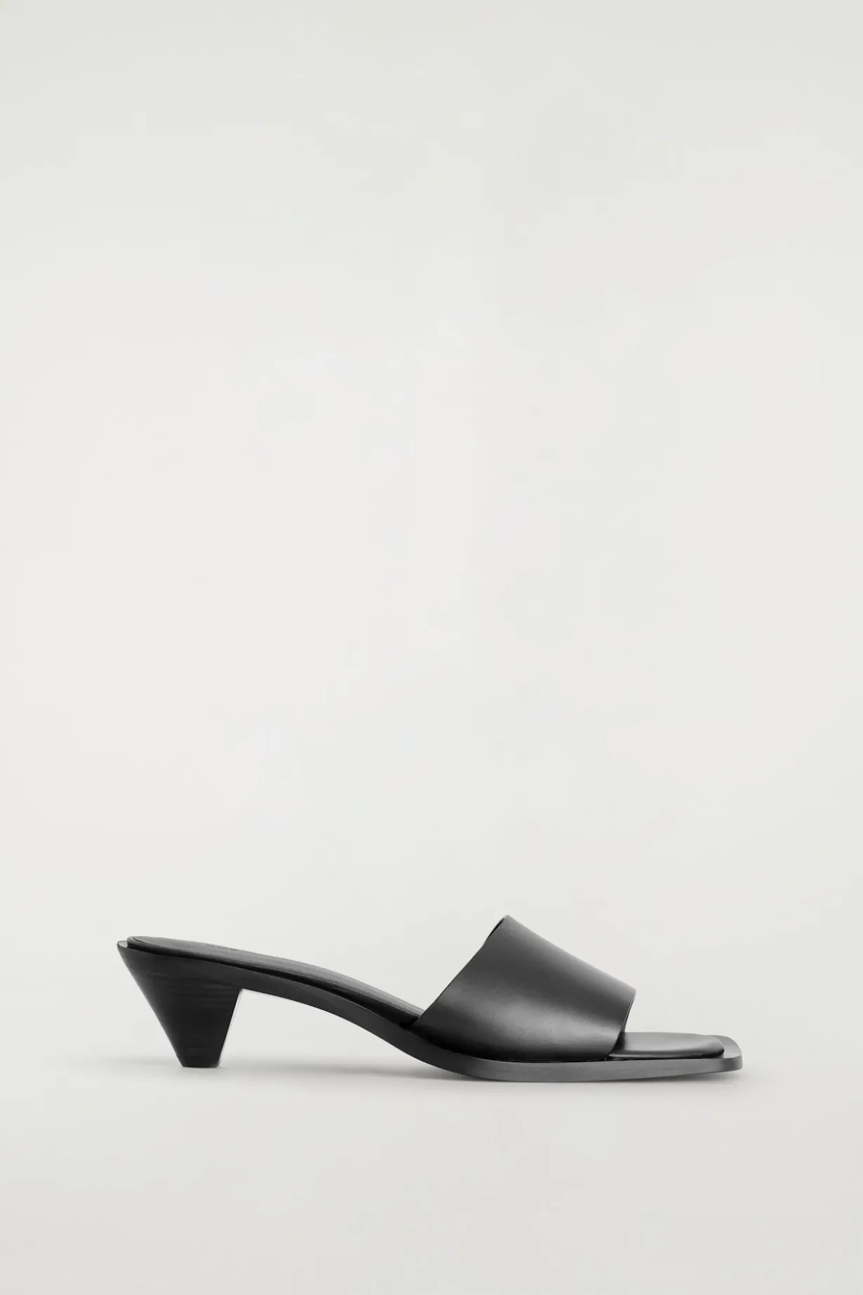 LEATHER KITTEN-HEEL MULES