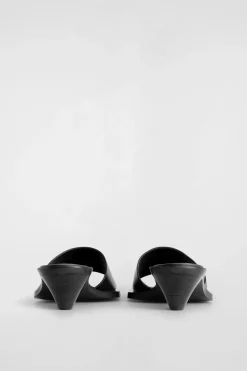 LEATHER KITTEN-HEEL MULES