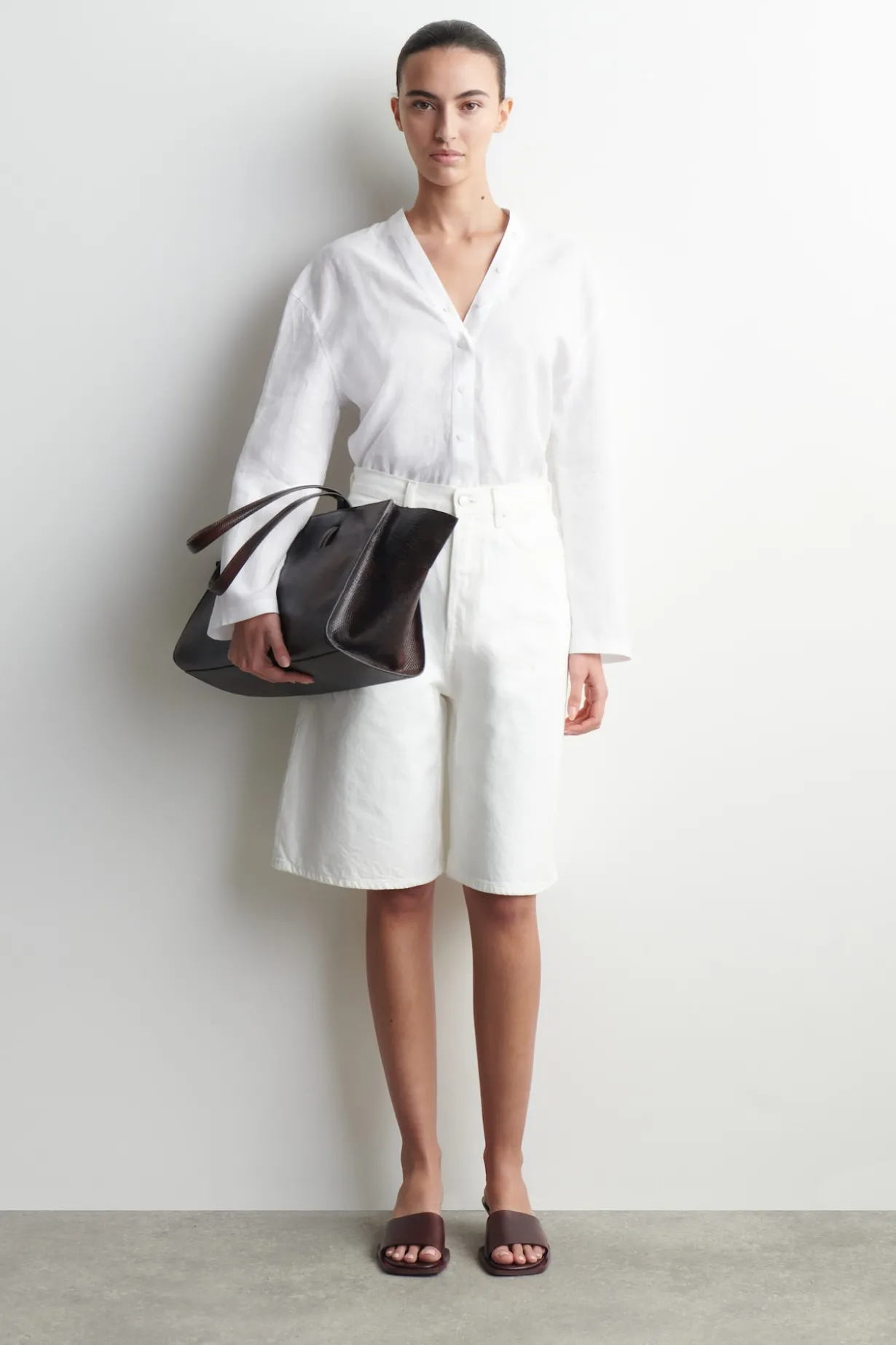 LEATHER KITTEN-HEEL MULES